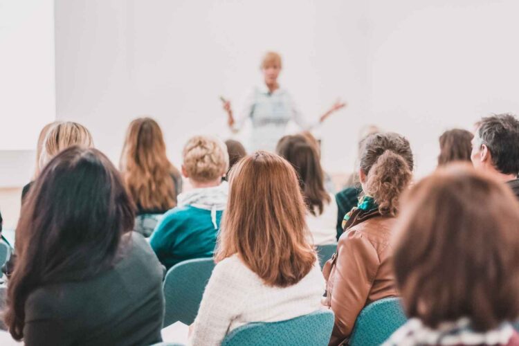 Vad innebär symposium? Skillnad mot konferens och seminarie